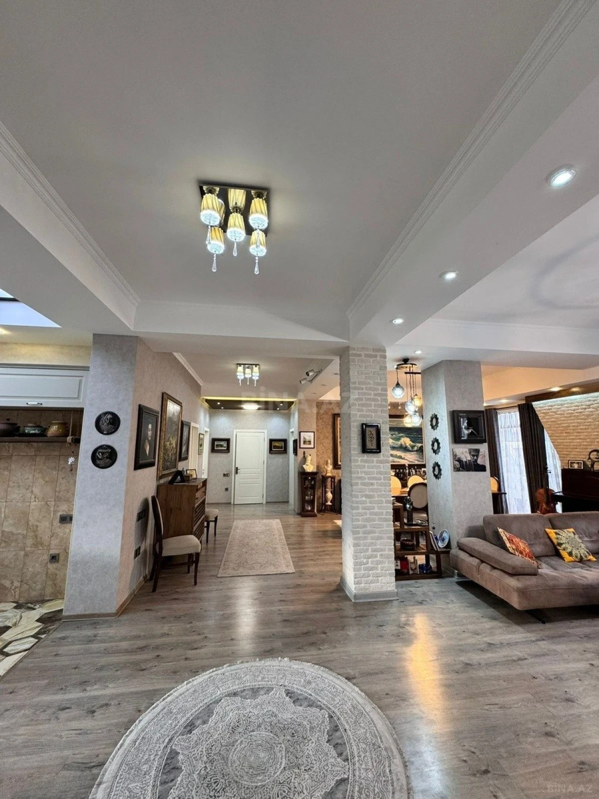 Satılır 4 otaqlı mənzil 220 m²