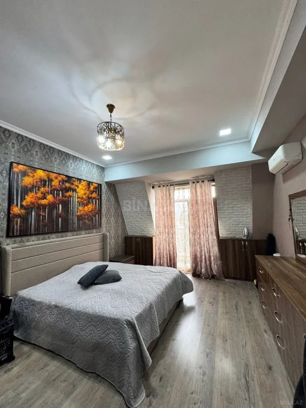 Satılır 4 otaqlı mənzil 220 m²