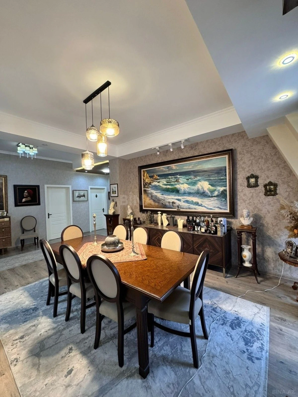 Satılır 4 otaqlı mənzil 220 m²