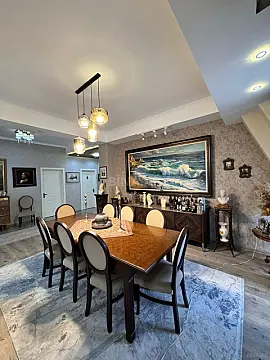 Satılır 4 otaqlı mənzil 220 m²