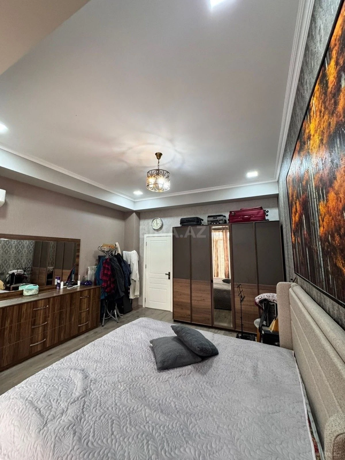Satılır 4 otaqlı mənzil 220 m²