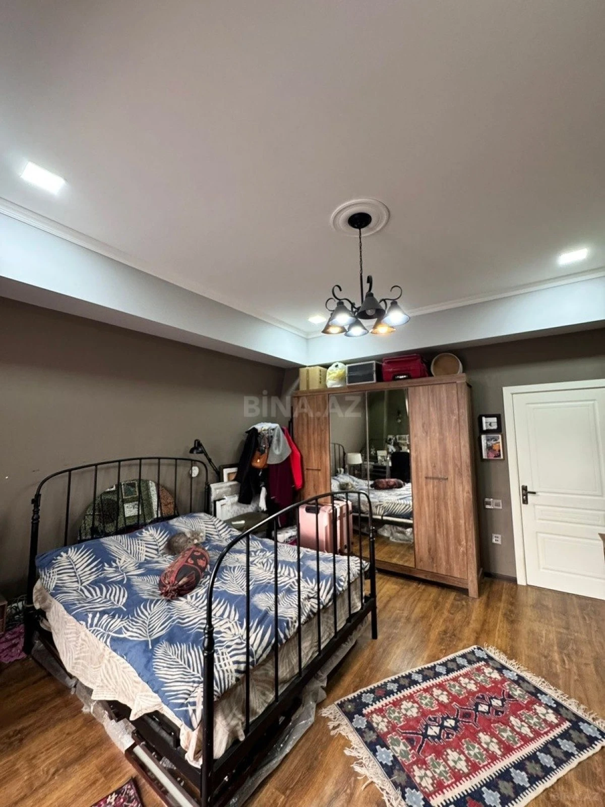 Satılır 4 otaqlı mənzil 220 m²