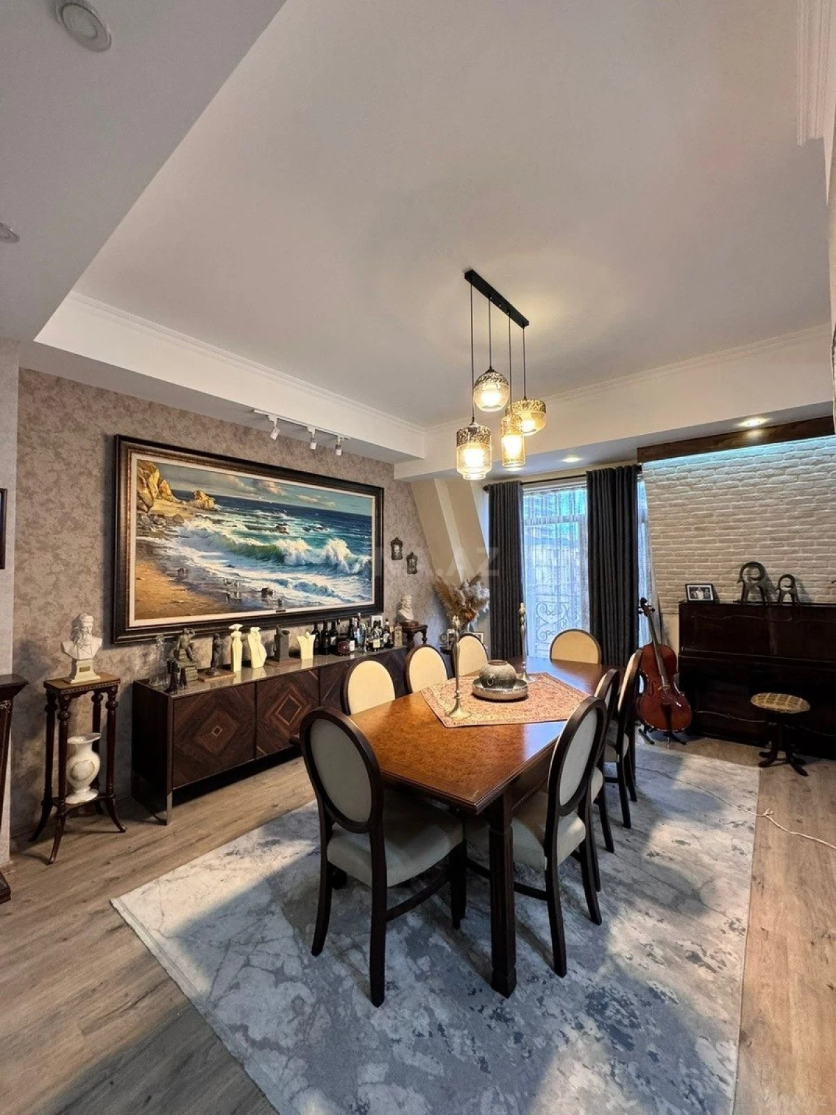 Satılır 4 otaqlı mənzil 220 m²