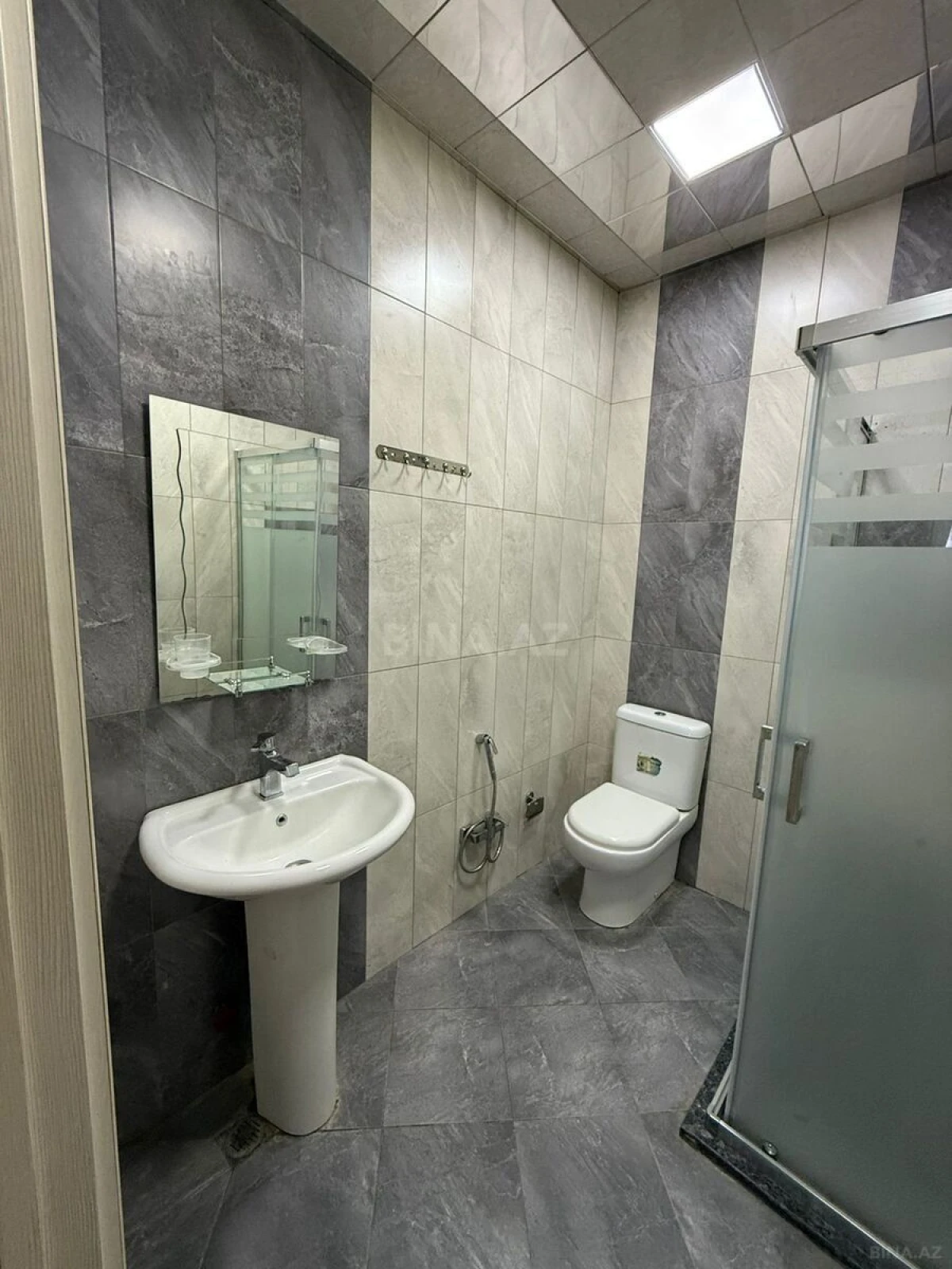 Kirayə verilir 3 otaqlı mənzil 150 m²