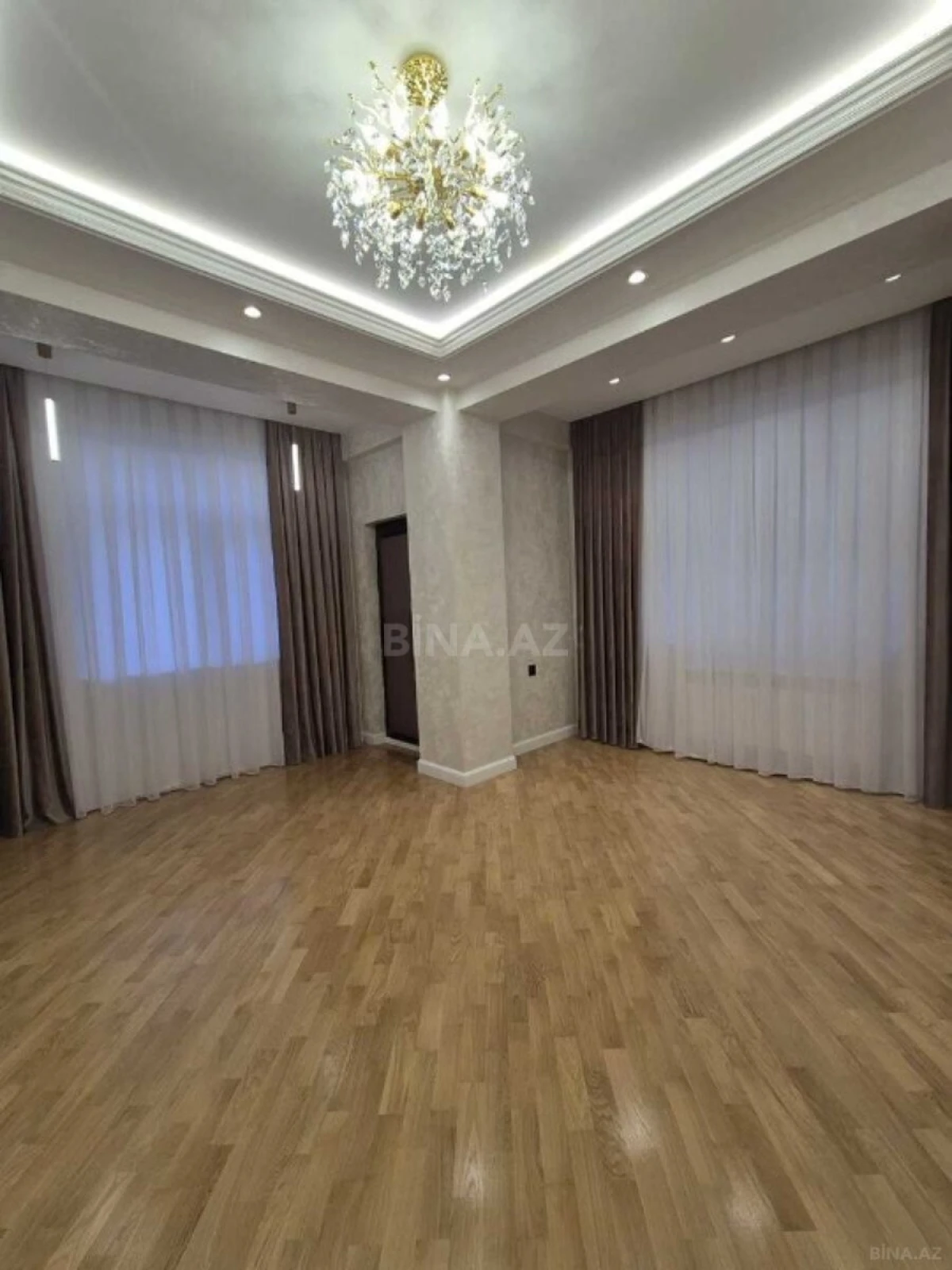 Satılır 3 otaqlı mənzil 105 m²