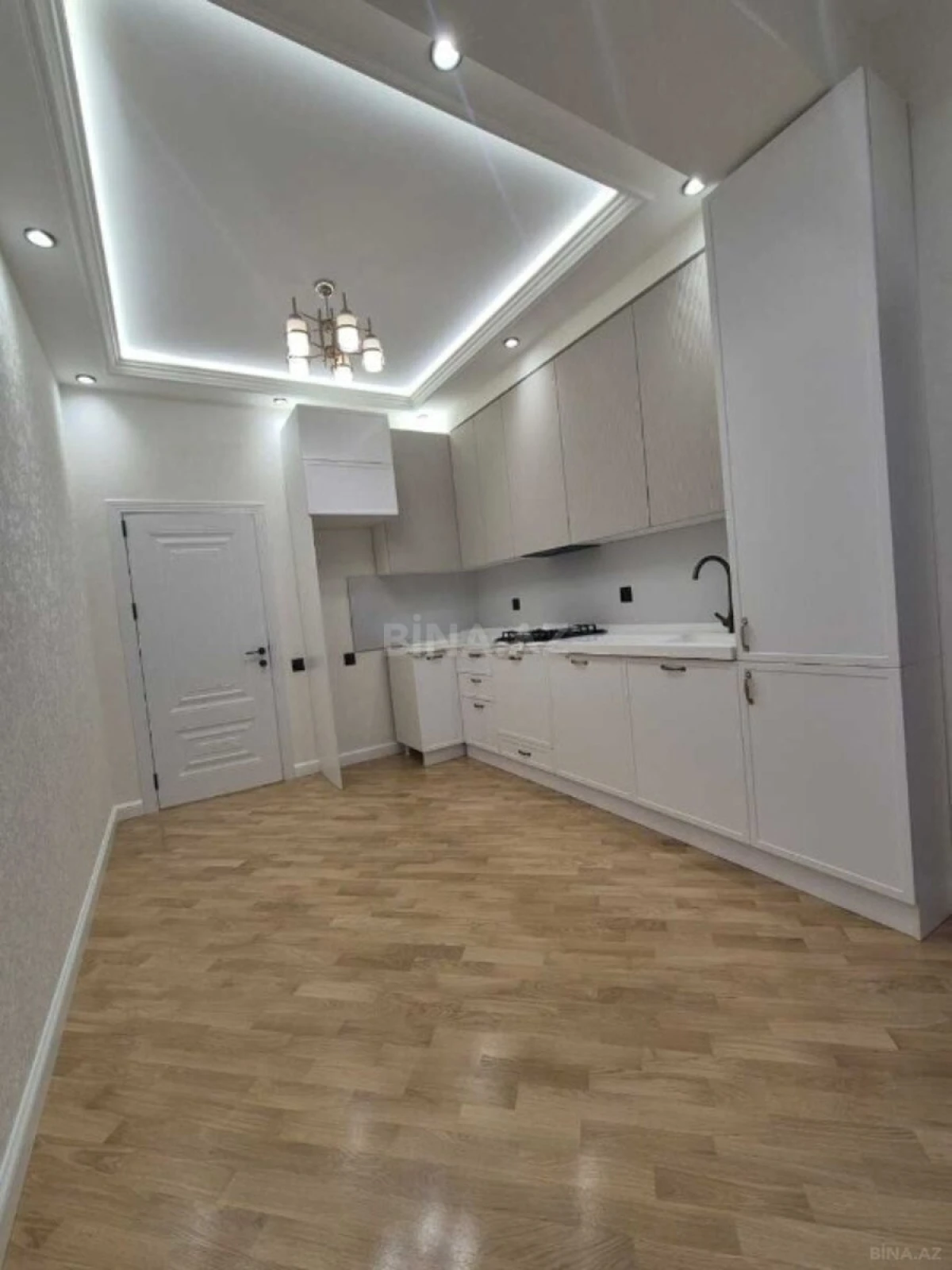 Satılır 3 otaqlı mənzil 105 m²