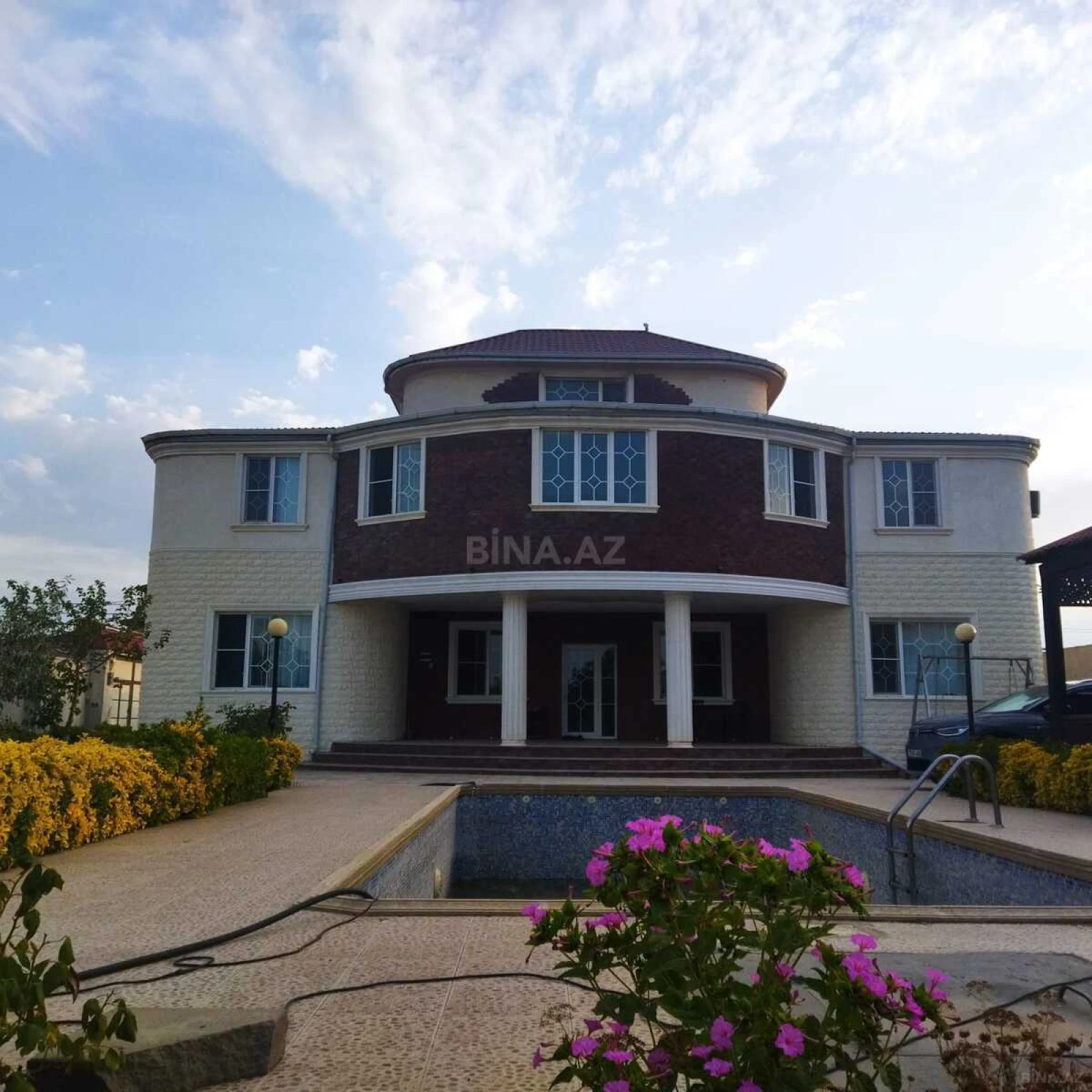 Satılır 9 otaqlı həyət evi 270 m²