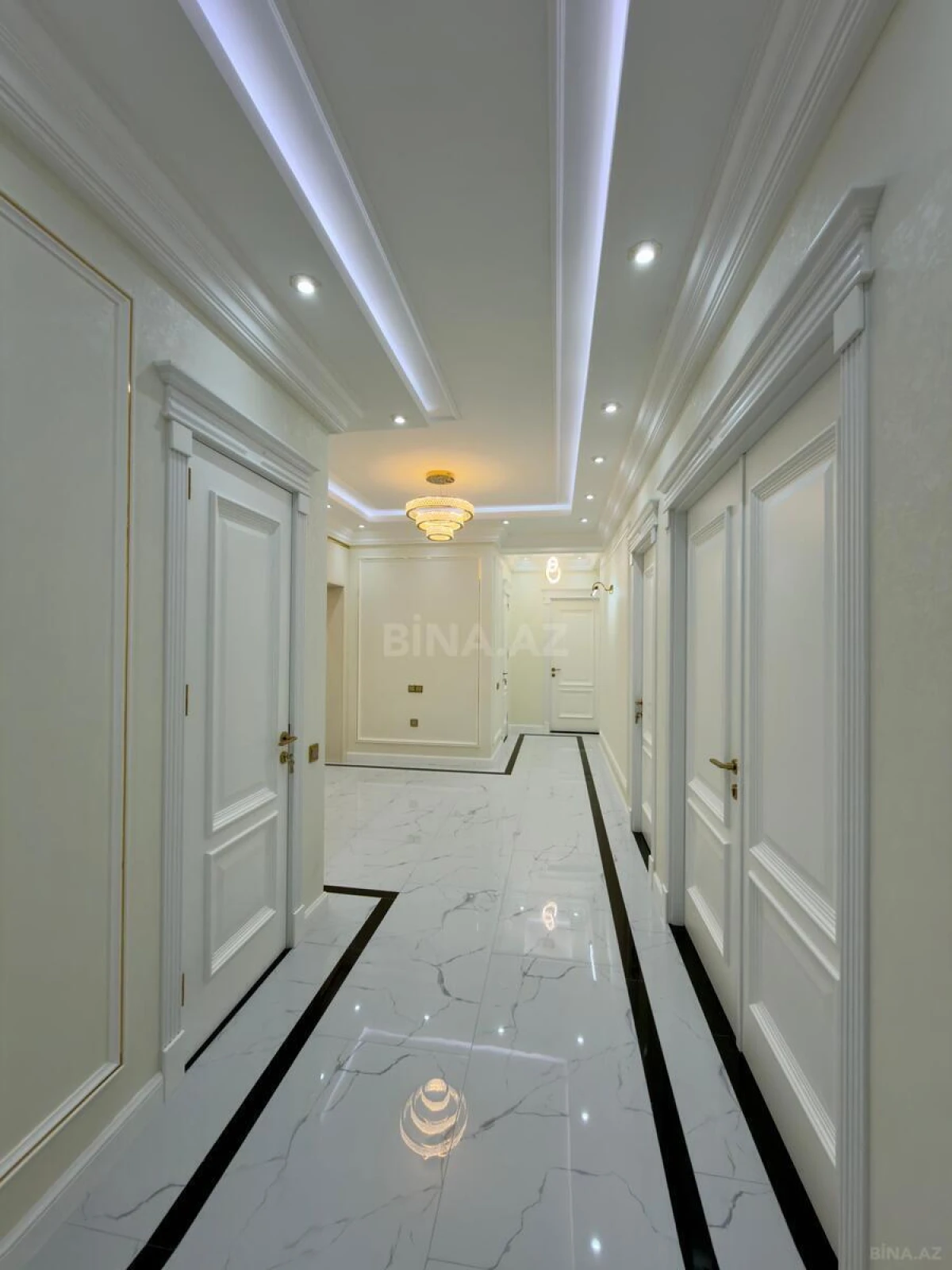 Satılır 4 otaqlı mənzil 175 m²