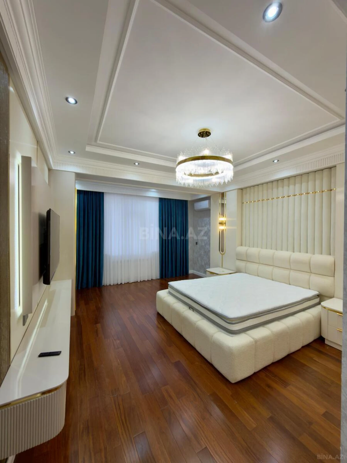 Satılır 4 otaqlı mənzil 175 m²