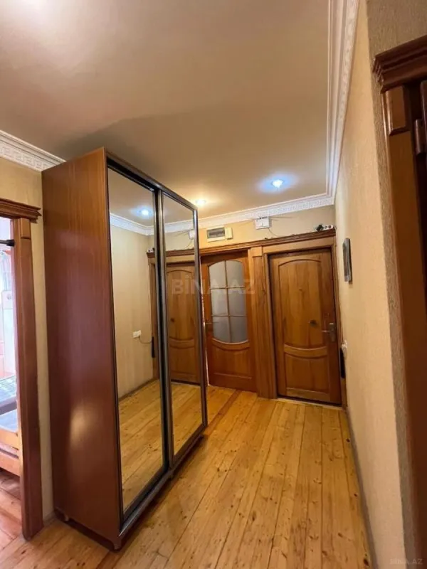 Satılır 4 otaqlı mənzil 110 m²