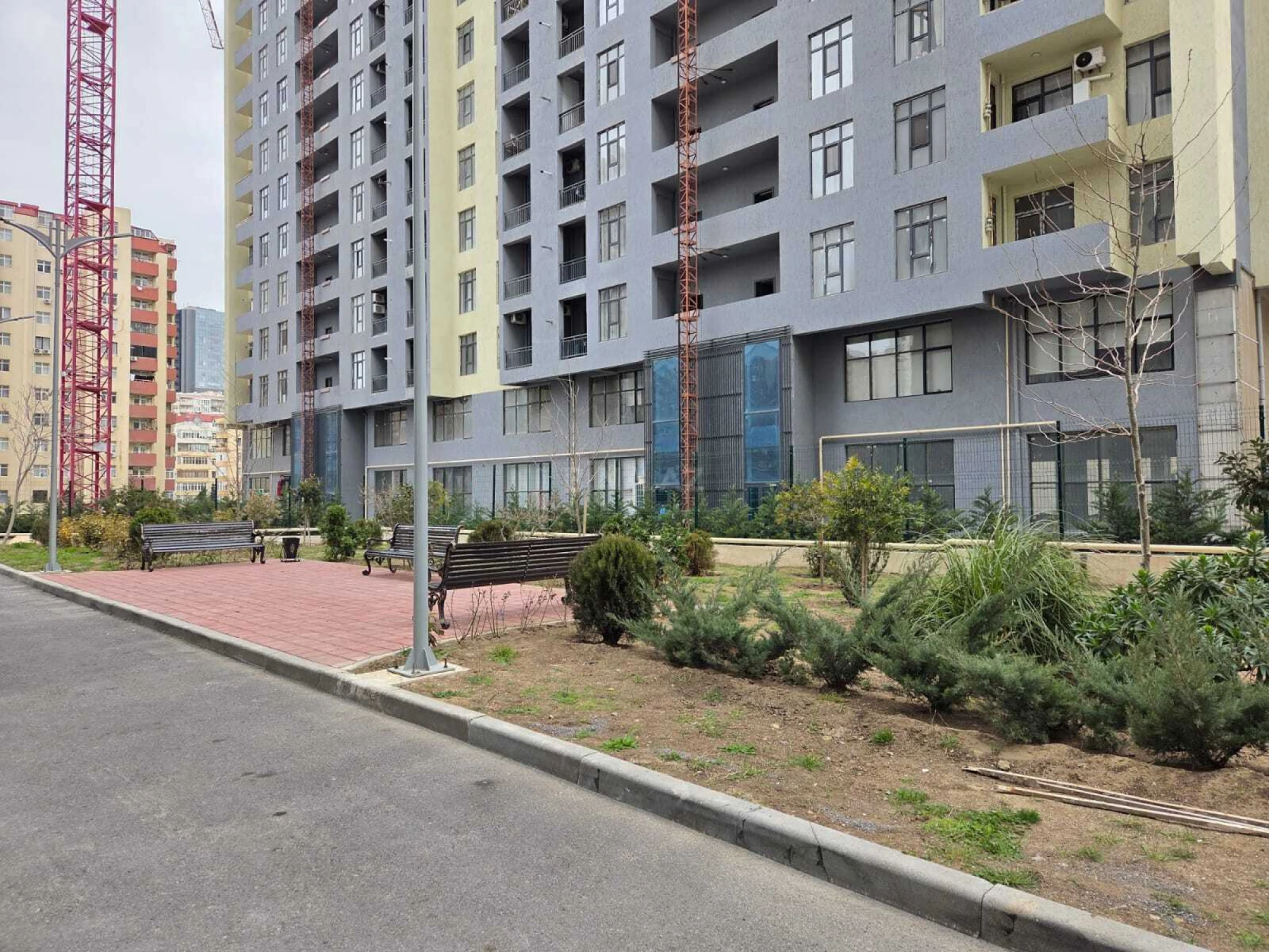 Satılır 4 otaqlı mənzil 160 m²