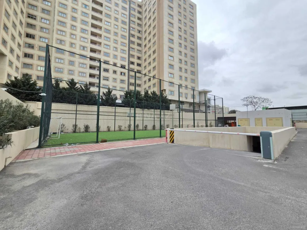 Satılır 4 otaqlı mənzil 160 m²