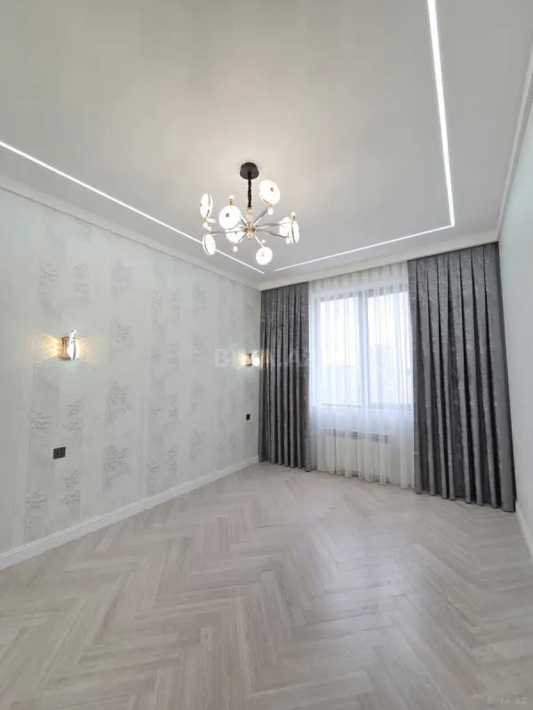 Satılır 4 otaqlı mənzil 160 m²