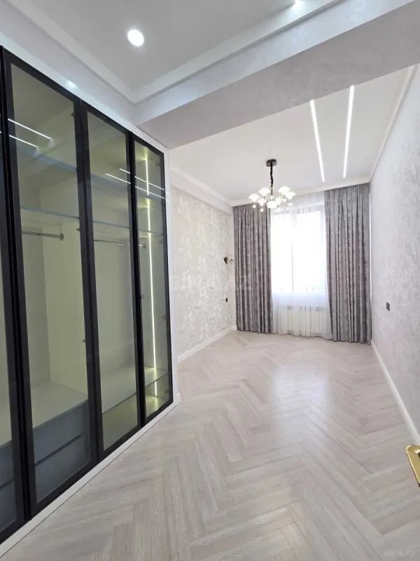 Satılır 4 otaqlı mənzil 160 m²