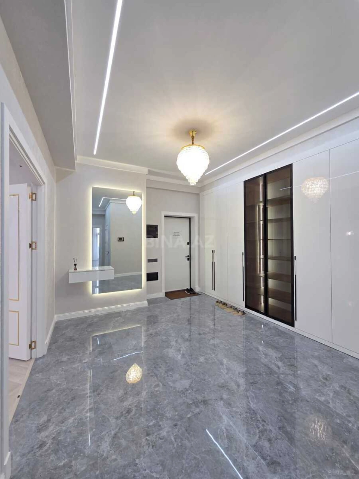 Satılır 4 otaqlı mənzil 160 m²