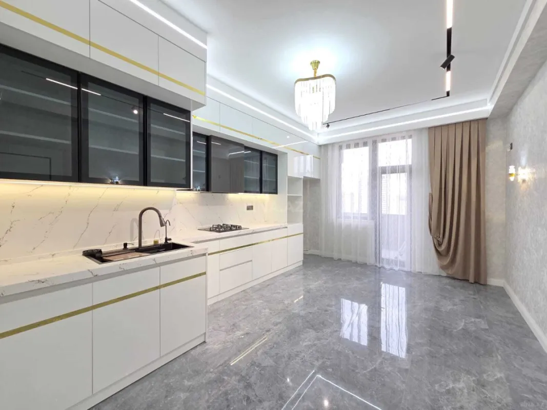 Satılır 4 otaqlı mənzil 160 m²