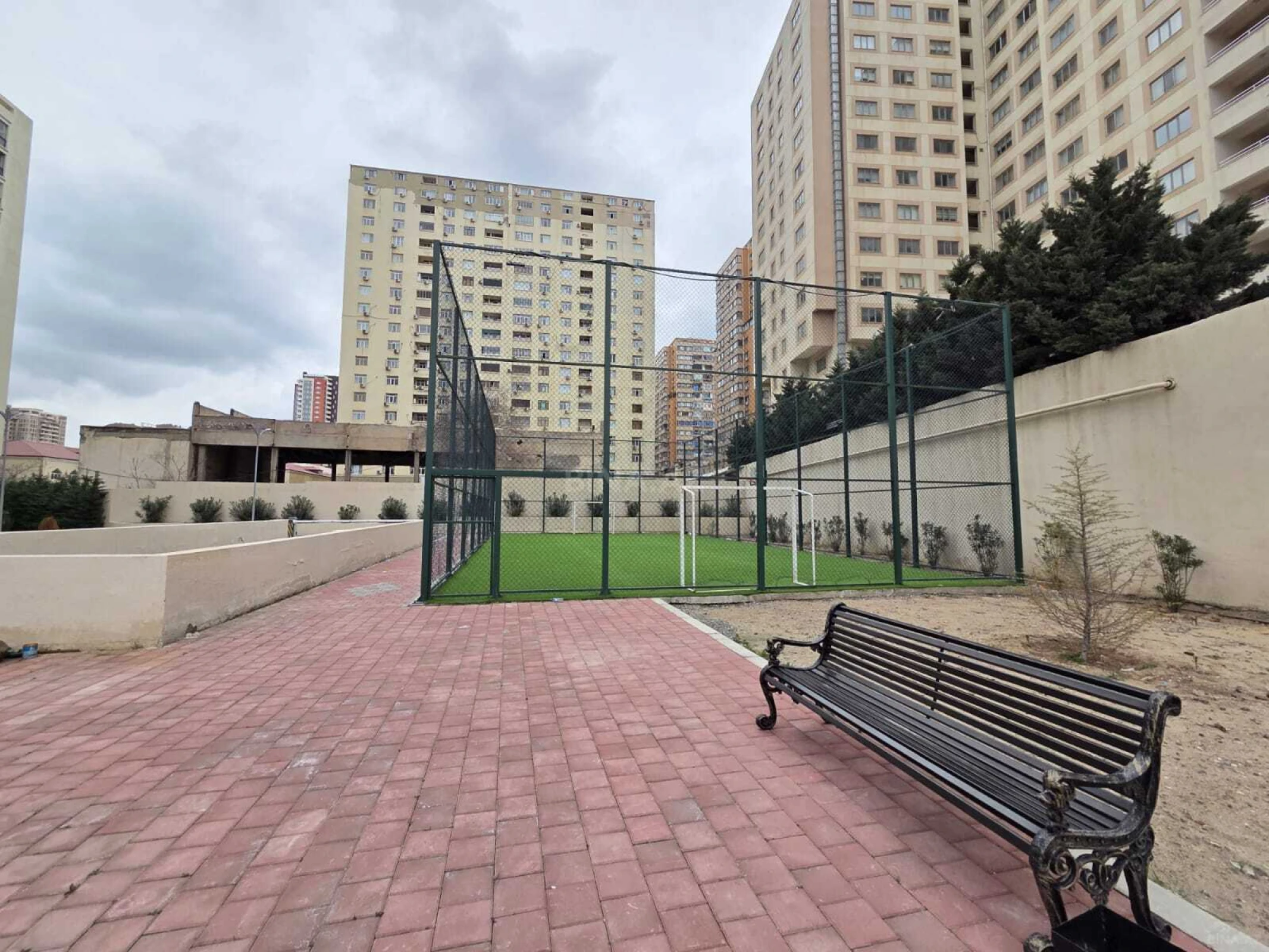 Satılır 4 otaqlı mənzil 160 m²