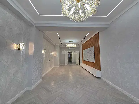 Satılır 4 otaqlı mənzil 160 m²
