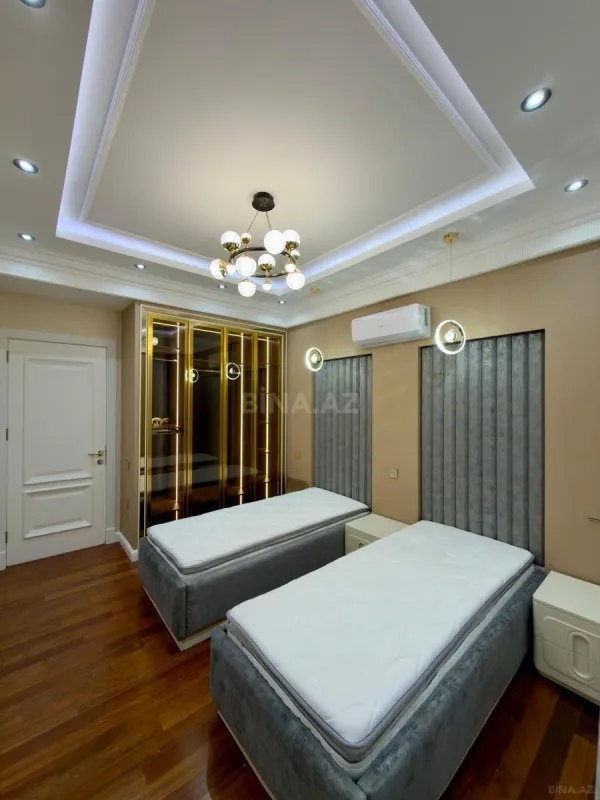 Satılır 4 otaqlı mənzil 175 m²