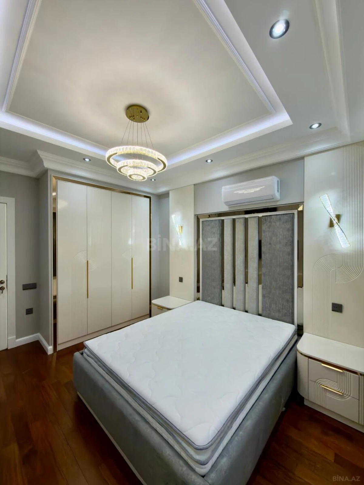 Satılır 4 otaqlı mənzil 175 m²