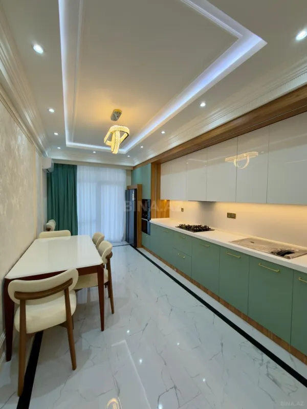 Satılır 4 otaqlı mənzil 175 m²