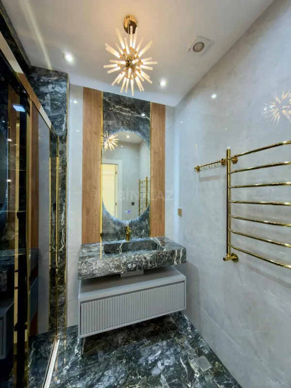 Satılır 4 otaqlı mənzil 175 m²