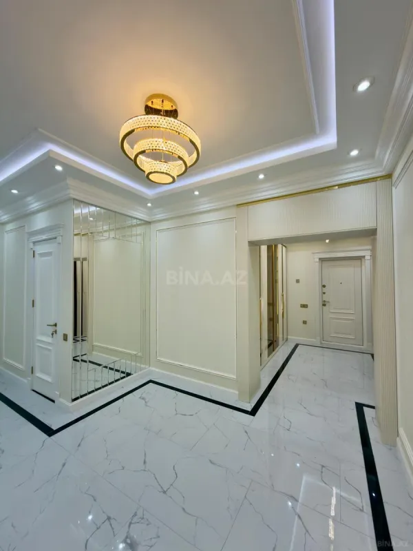 Satılır 4 otaqlı mənzil 175 m²