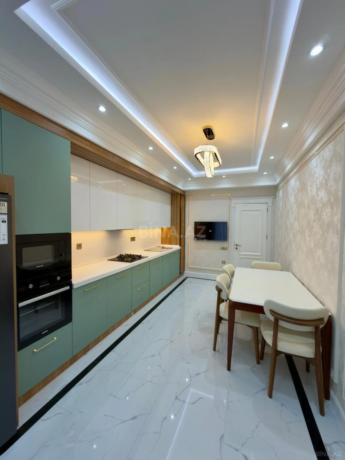 Satılır 4 otaqlı mənzil 175 m²