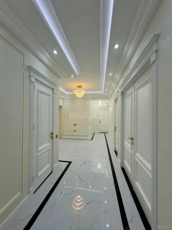 Satılır 4 otaqlı mənzil 175 m²