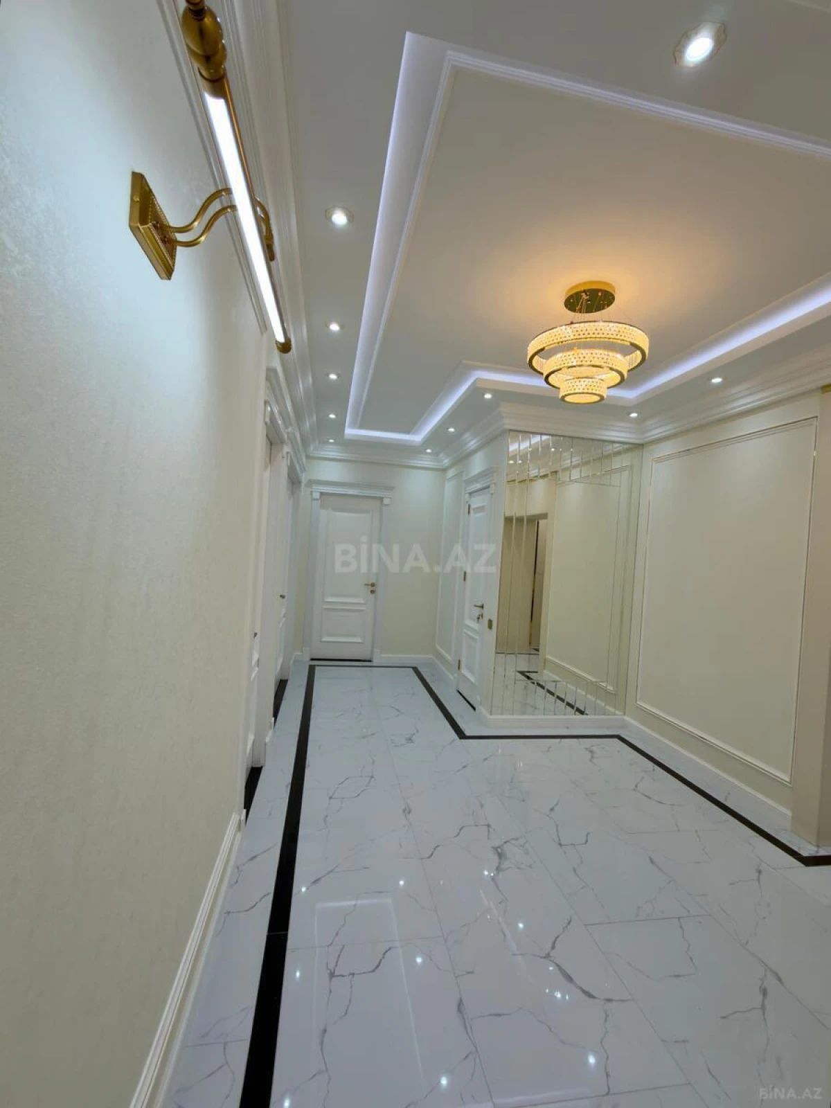 Satılır 4 otaqlı mənzil 175 m²