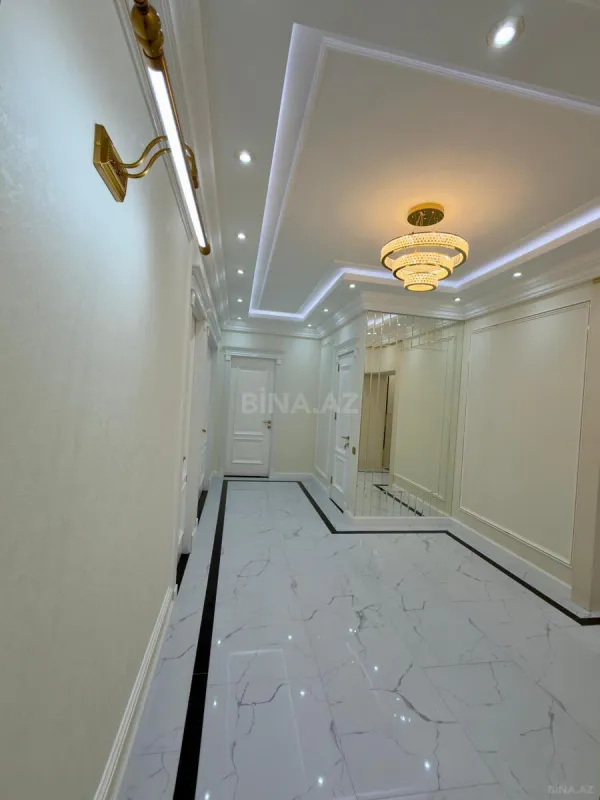 Satılır 4 otaqlı mənzil 175 m²