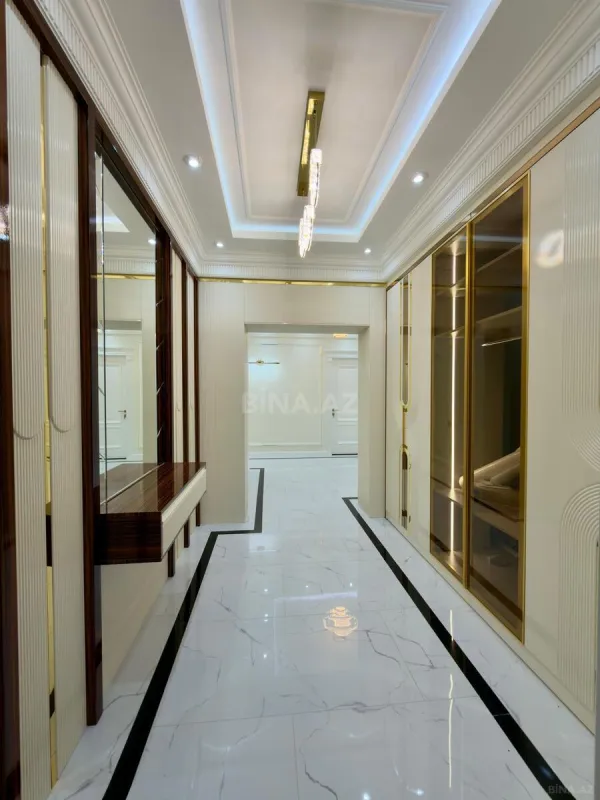 Satılır 4 otaqlı mənzil 175 m²