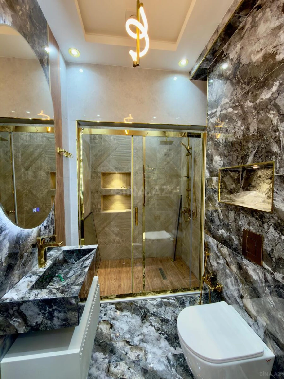 Satılır 4 otaqlı mənzil 175 m²