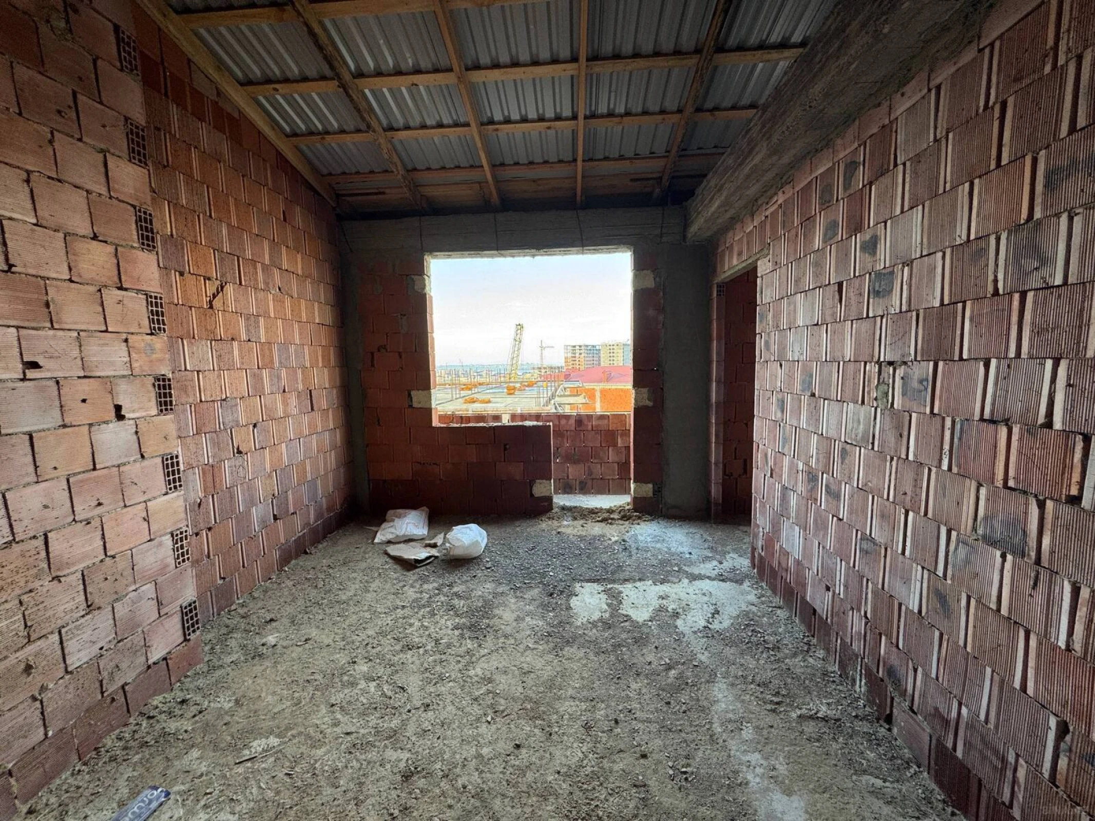 Satılır 1 otaqlı mənzil 57 m²