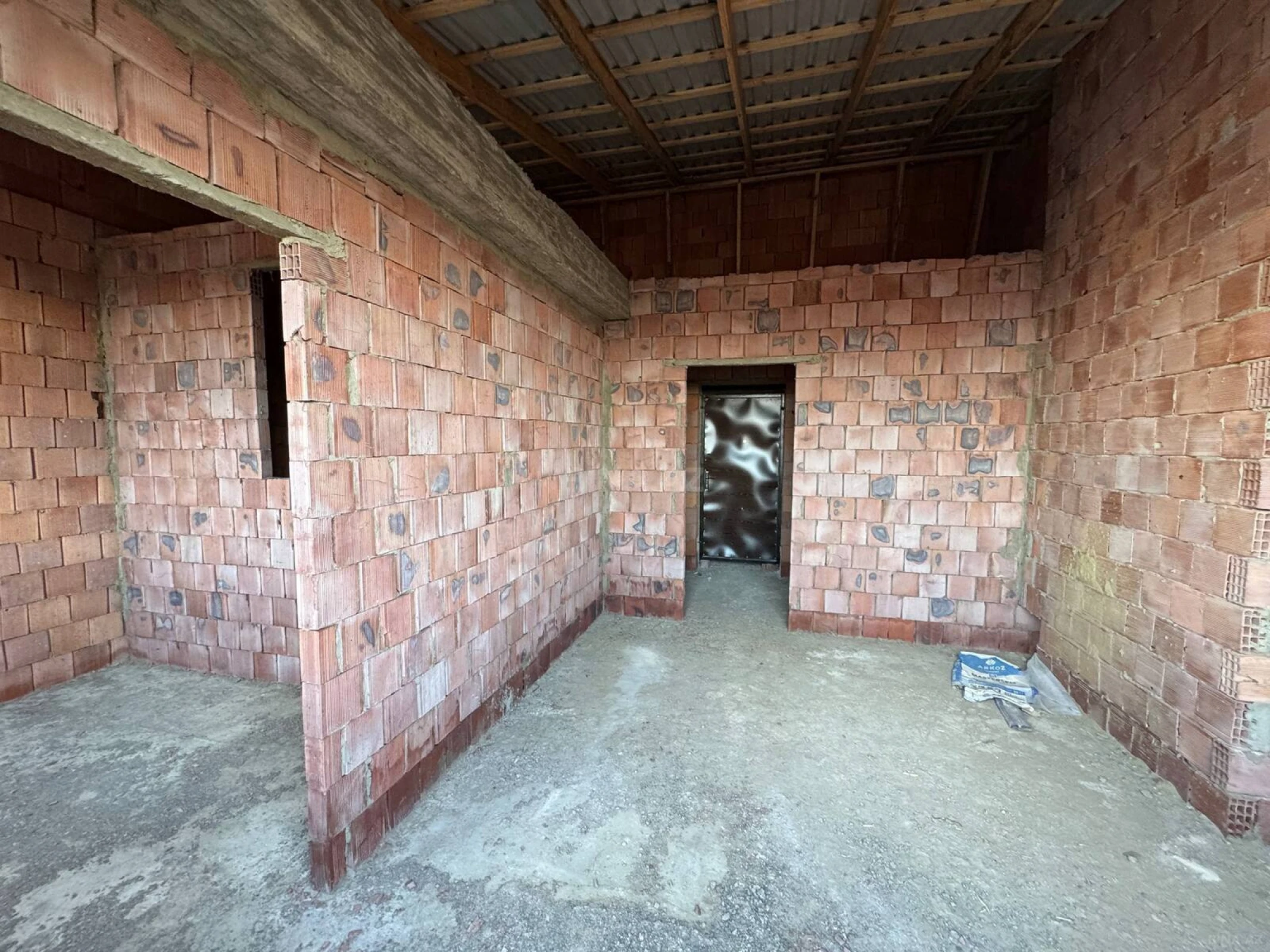 Satılır 1 otaqlı mənzil 57 m²