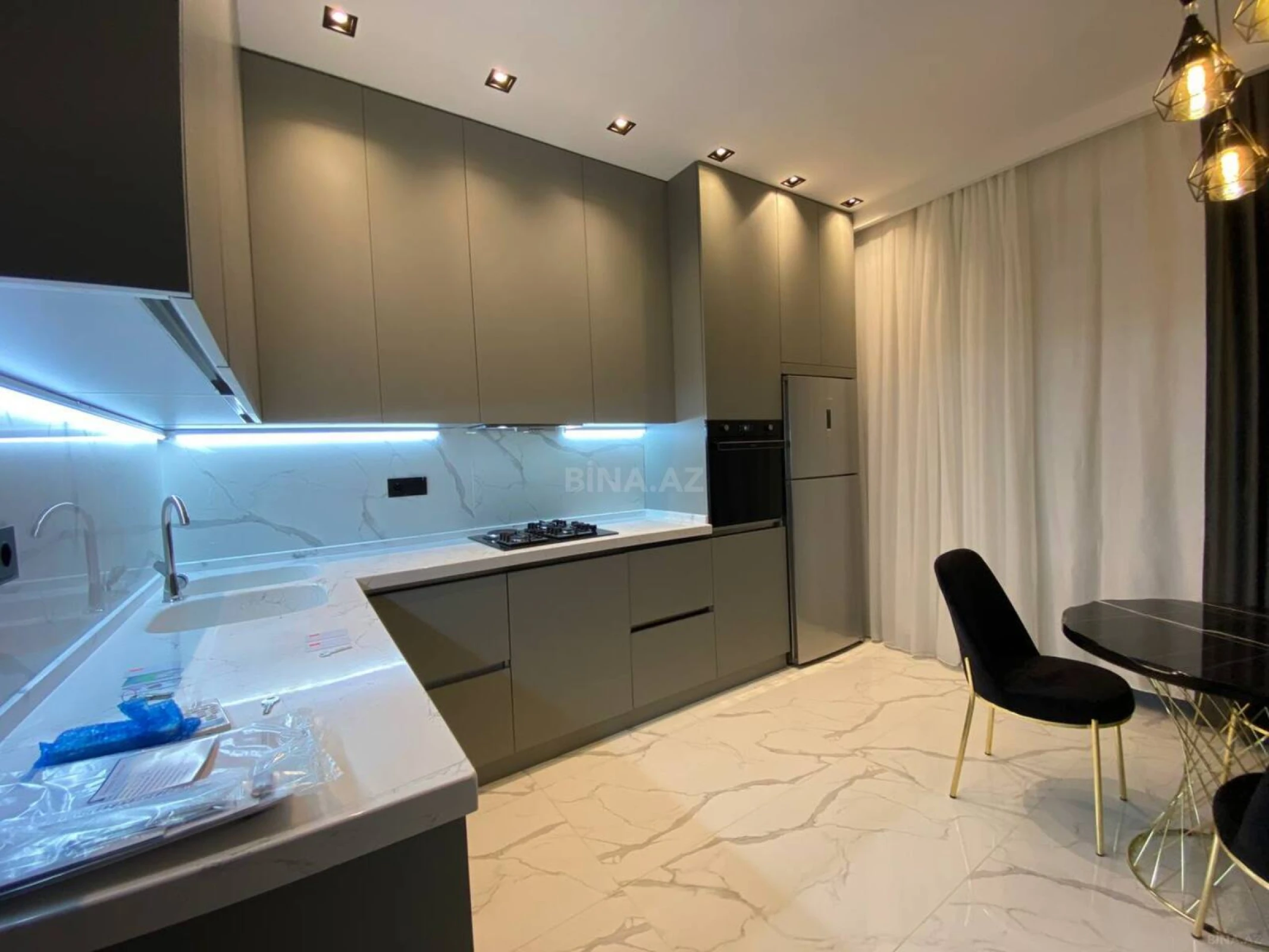 Kirayə verilir 3 otaqlı mənzil 110 m²