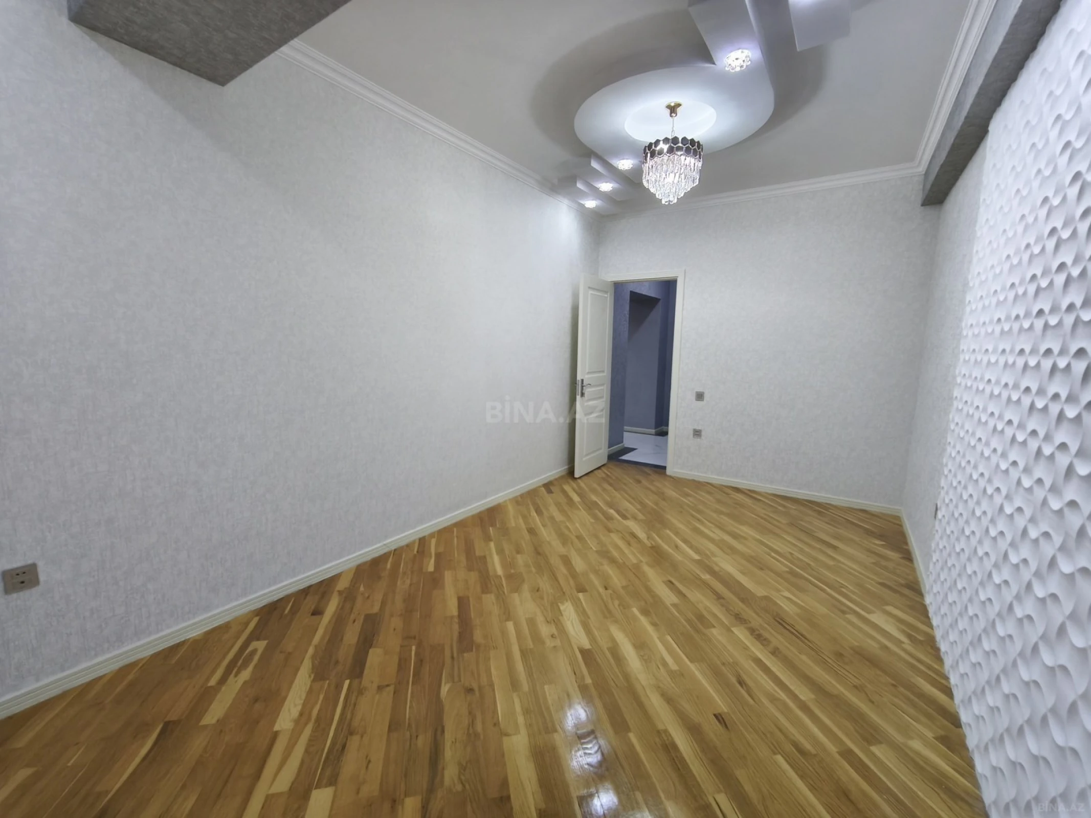 Satılır 2 otaqlı mənzil 104 m²