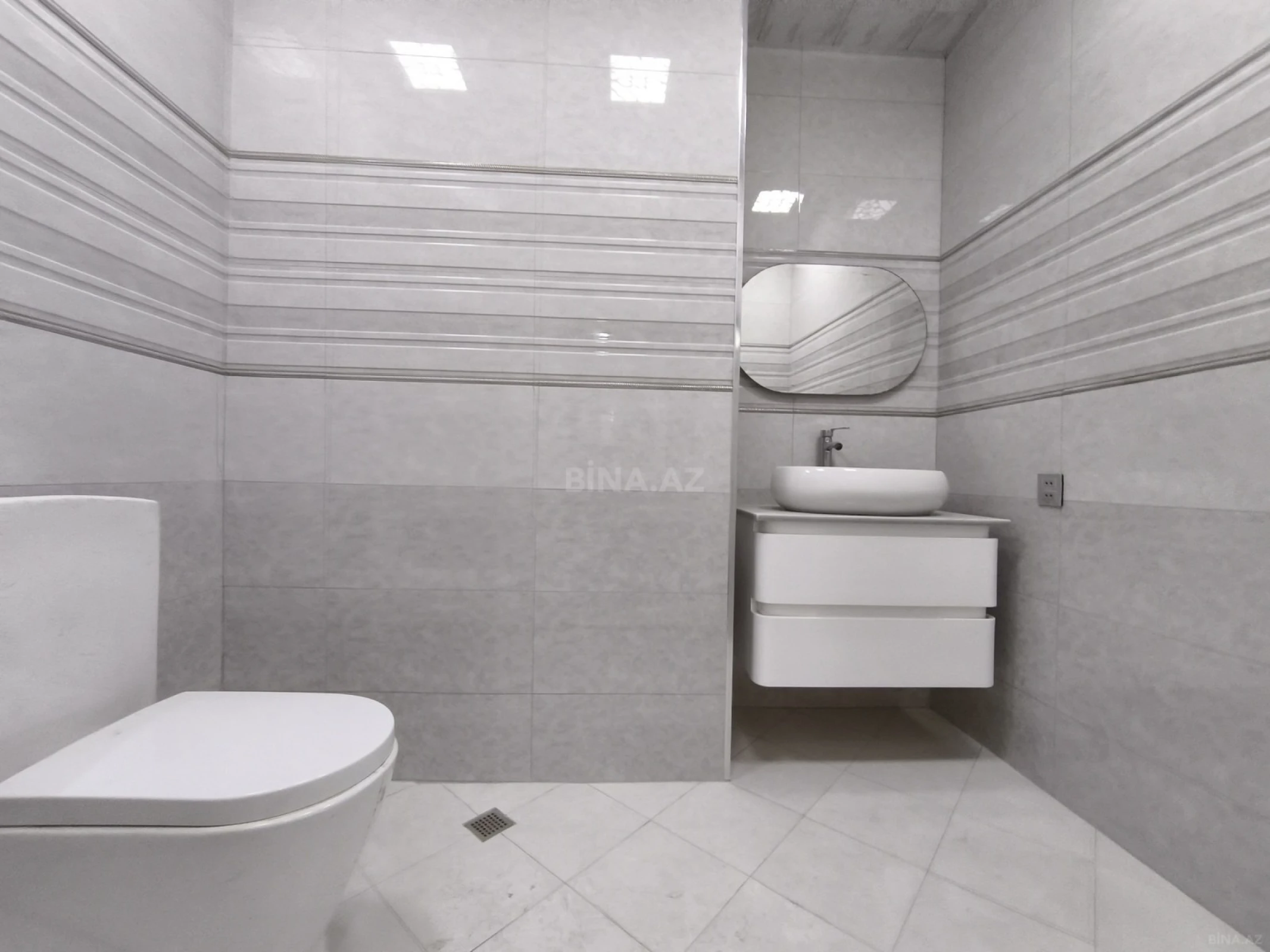 Satılır 2 otaqlı mənzil 104 m²