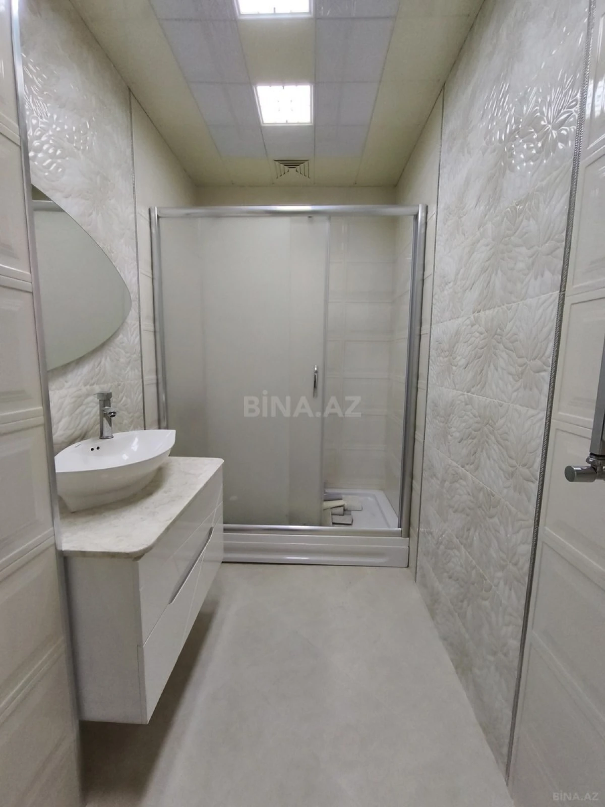 Satılır 2 otaqlı mənzil 104 m²