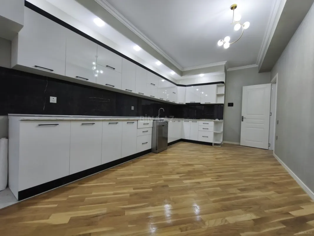 Satılır 2 otaqlı mənzil 104 m²