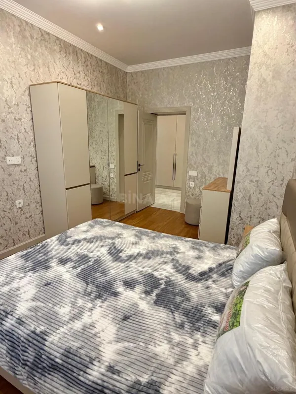 Kirayə verilir 2 otaqlı mənzil 90 m²