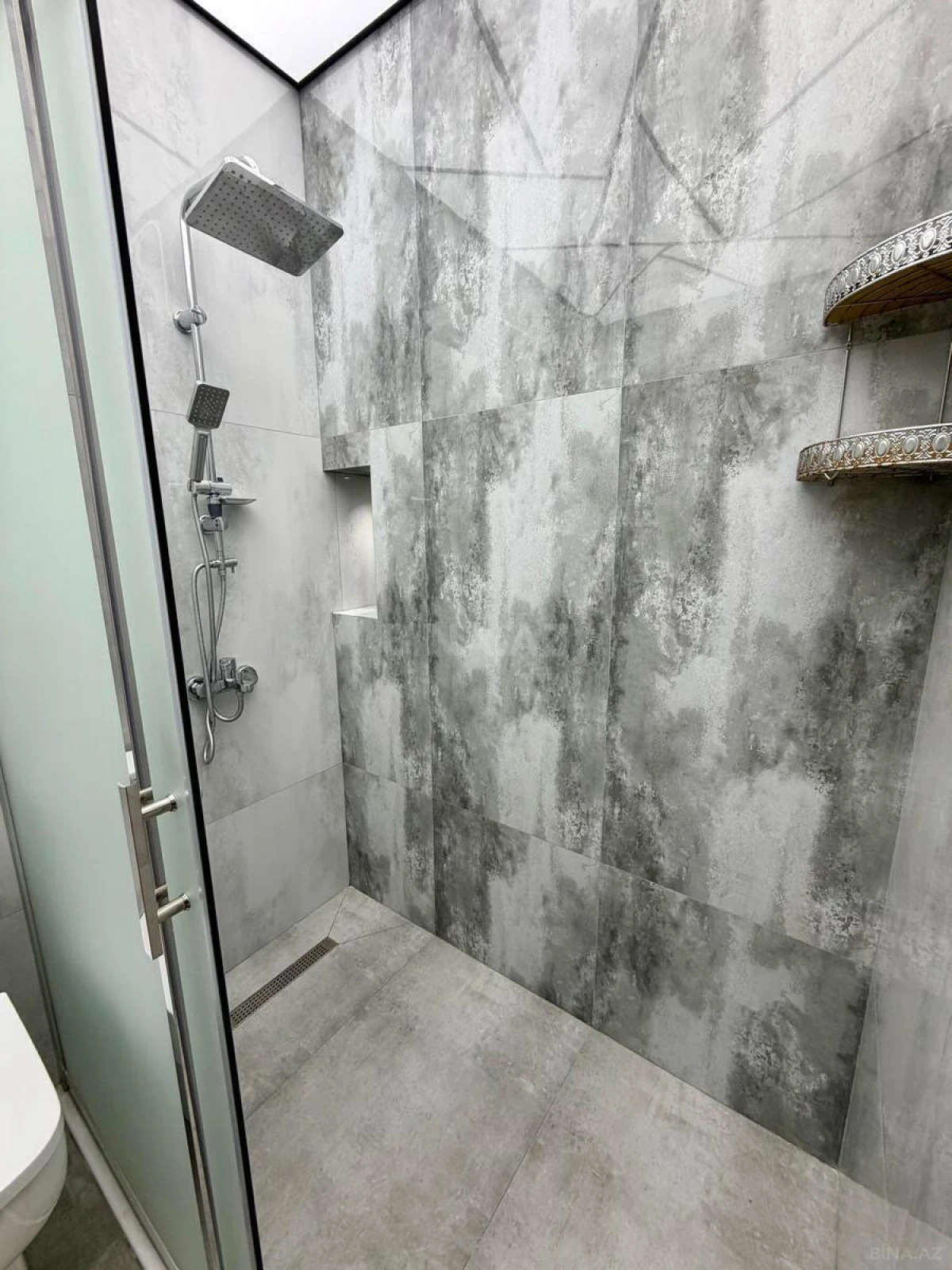 Kirayə verilir 2 otaqlı mənzil 90 m²