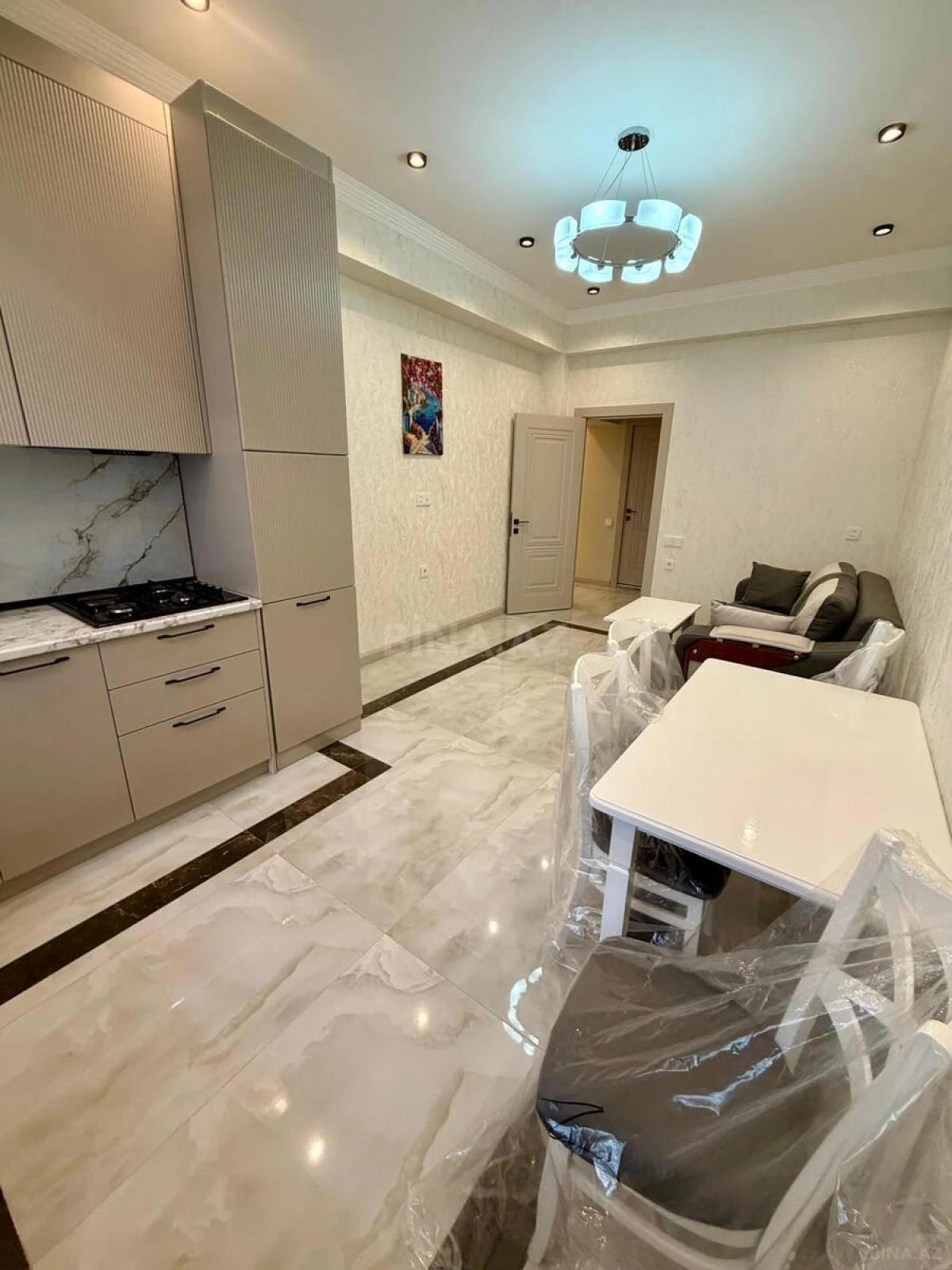 Kirayə verilir 2 otaqlı mənzil 90 m²