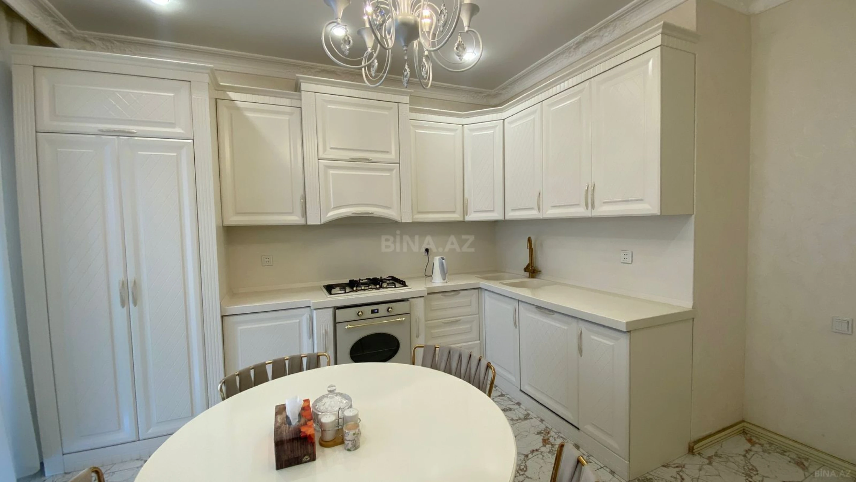 Kirayə verilir 3 otaqlı mənzil 150 m²