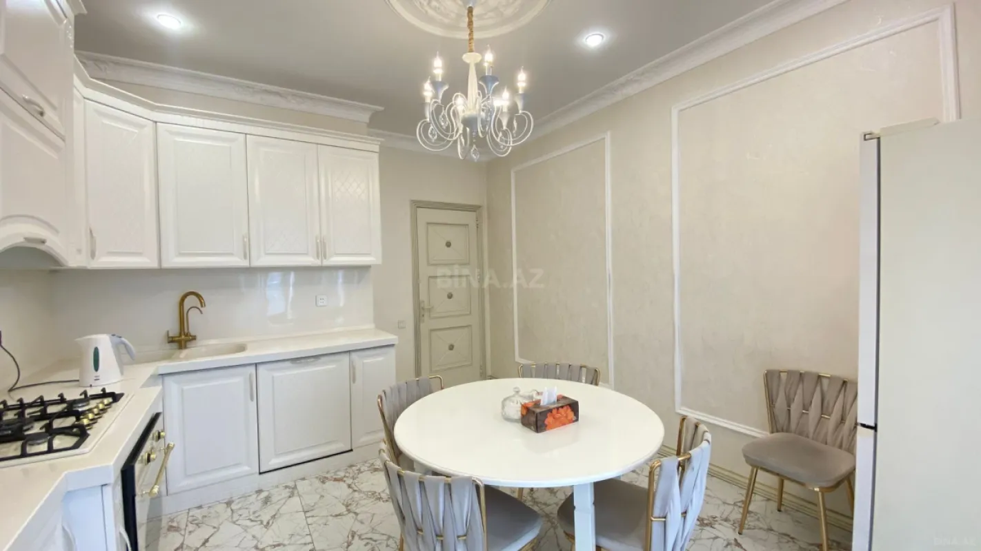 Kirayə verilir 3 otaqlı mənzil 150 m²