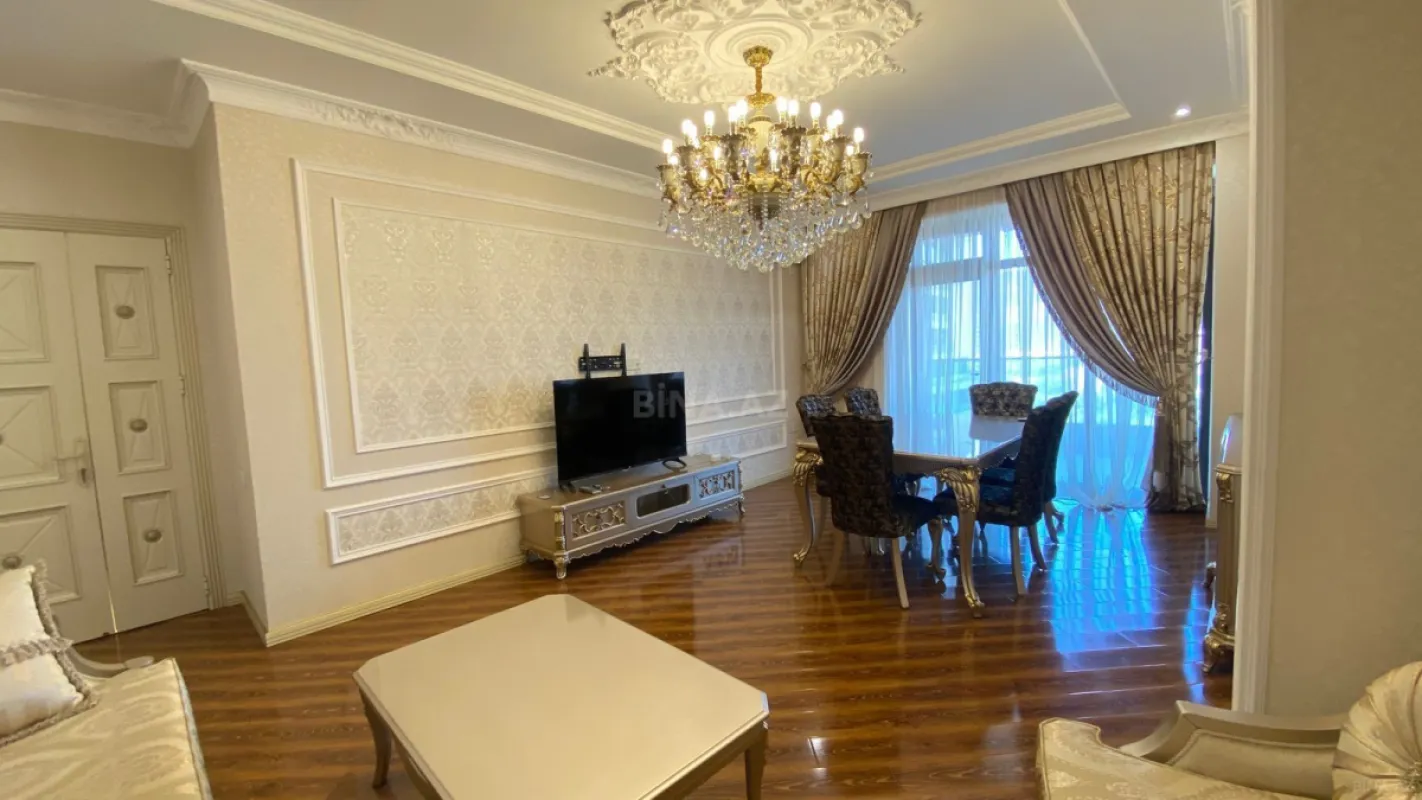 Kirayə verilir 3 otaqlı mənzil 150 m²