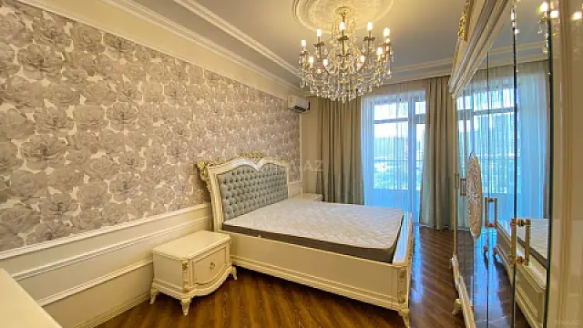 Kirayə verilir 3 otaqlı mənzil 150 m²