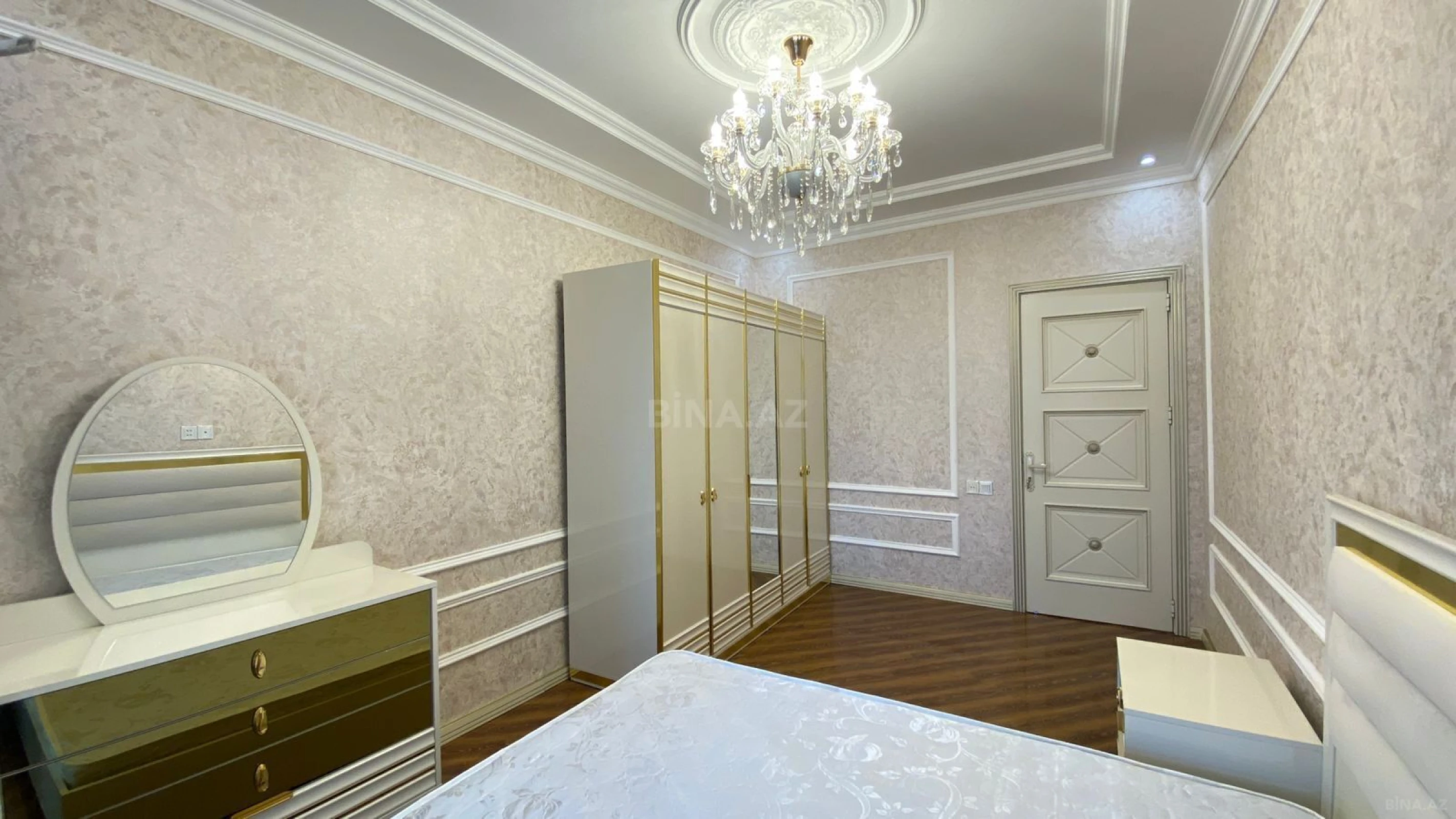 Kirayə verilir 3 otaqlı mənzil 150 m²