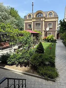Satılır 10 otaqlı həyət evi 350 m² — Bakı, Badamdar 10 otaq 350.00 m²