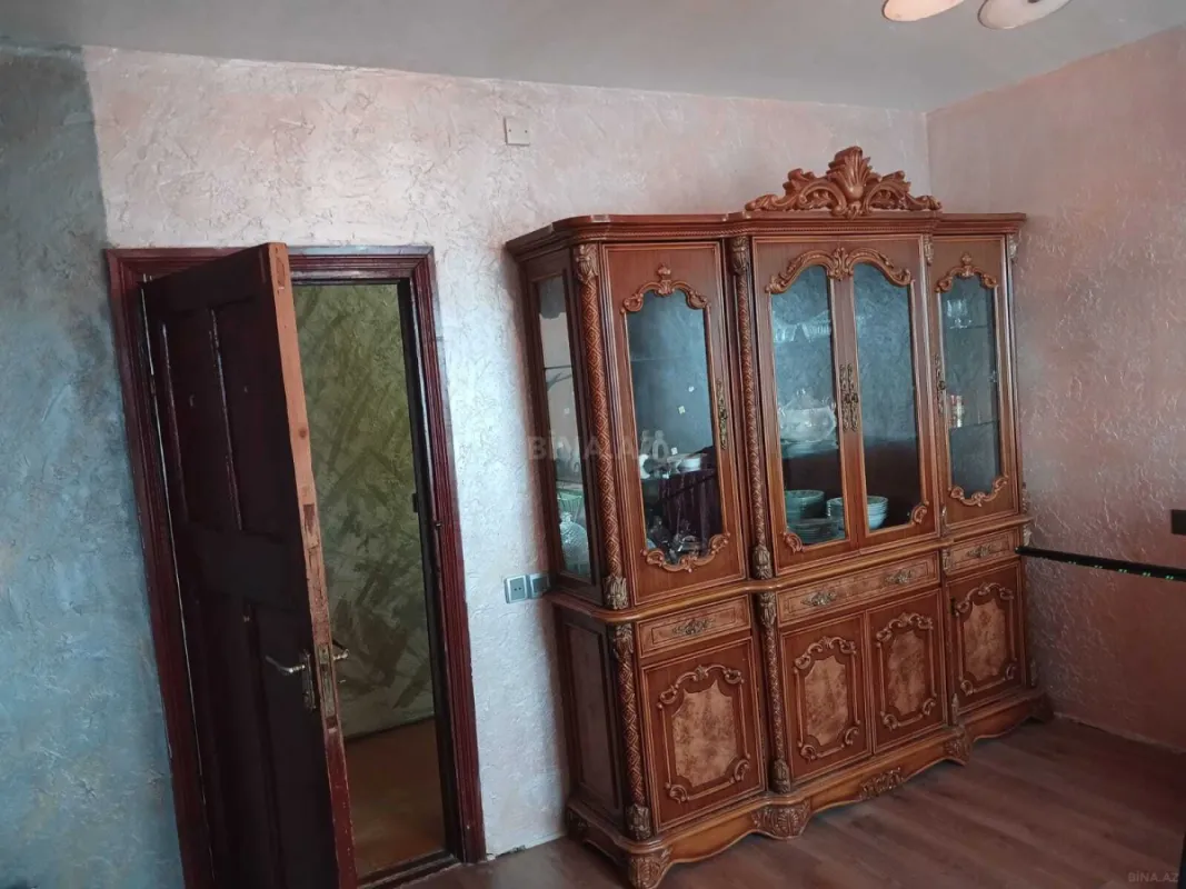 Satılır 5 otaqlı mənzil 100 m²